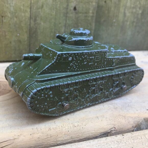 Vintage 1962 TootsieToy Army Tank Green Toy Car - Picture 1 of 4
